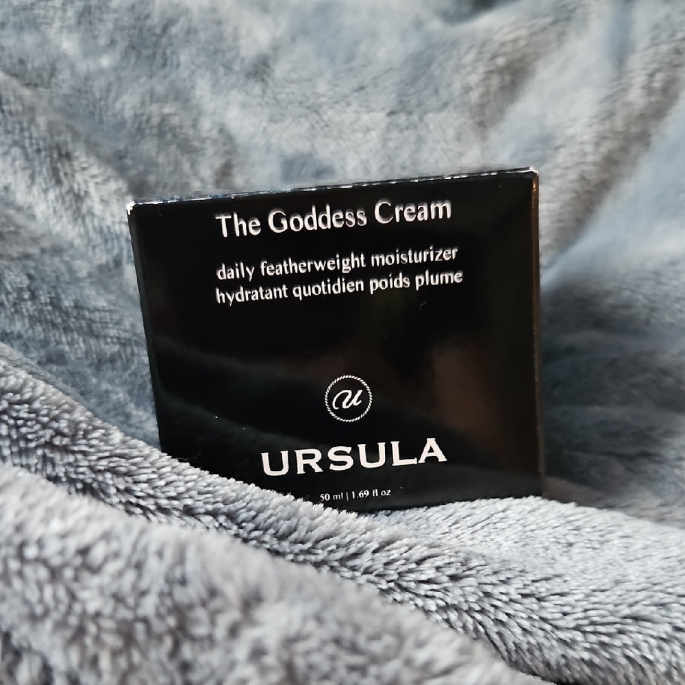 The Goddess Cream Daily Featherweight Moisturizer - Black Packaging